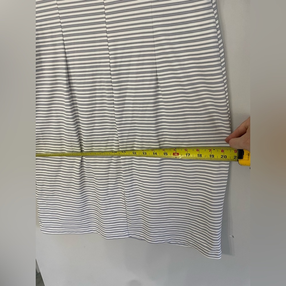 J. McLaughlin Women’s Large Gray and White Striped Sleeveless Shift Midi Dress - Picture 8 of 9